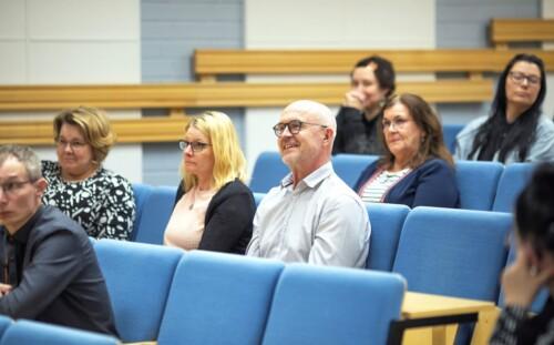 Osaavaa työvoimaa Satakuntaan -tilaisuuden asiantuntijoita ja yleisöä.