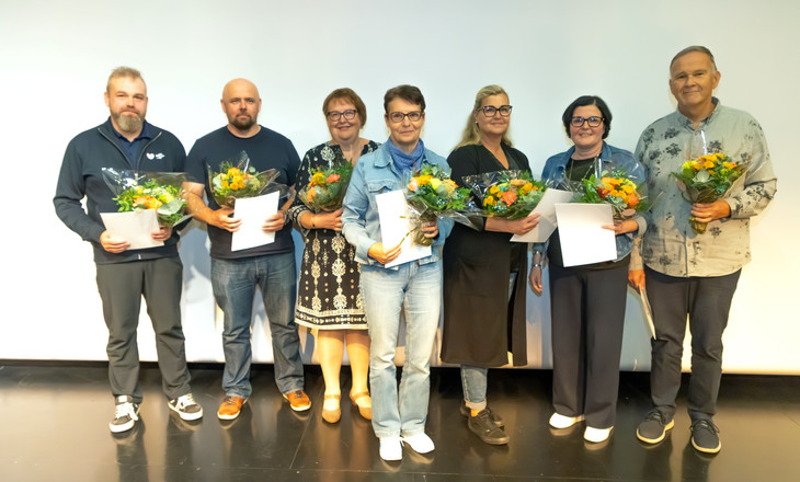 Sataedun palkittu erityisopettajien ryhmä: Kalevi Suominen, Kari Sippola, Päivi Linnanto, Sanna Kenttä, Monica Syrjä, Sari Vieno ja Mikko Knuuttila. Pasi Hautamäki puuttuu kuvasta.